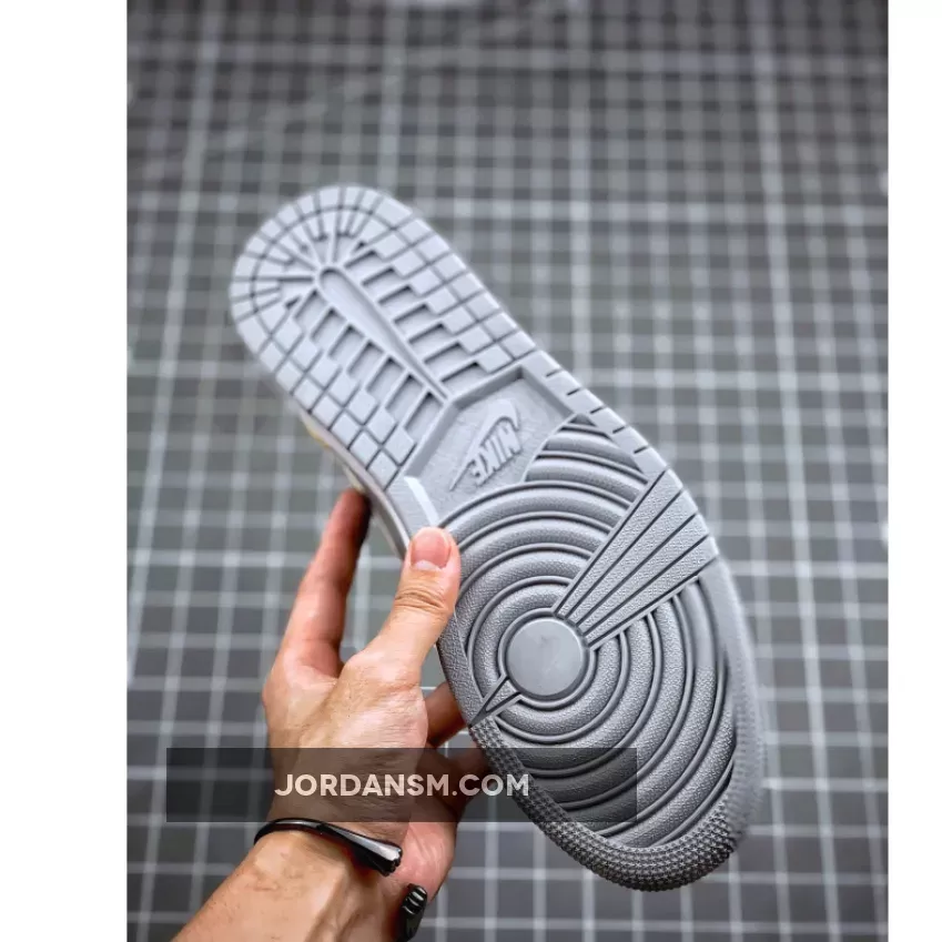 Air Jordan 1 Mid Grey Bone DA4666-001 Online