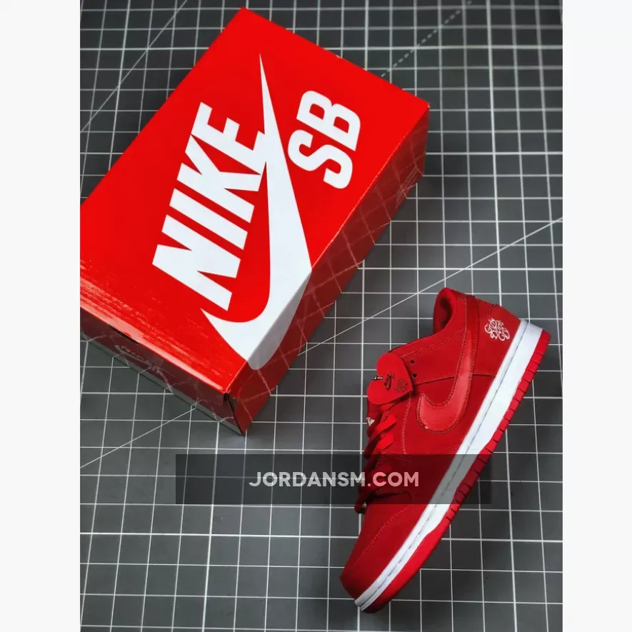 Girls Don't Cry x Nike SB Dunk Low University Red/White / back of nike dunks