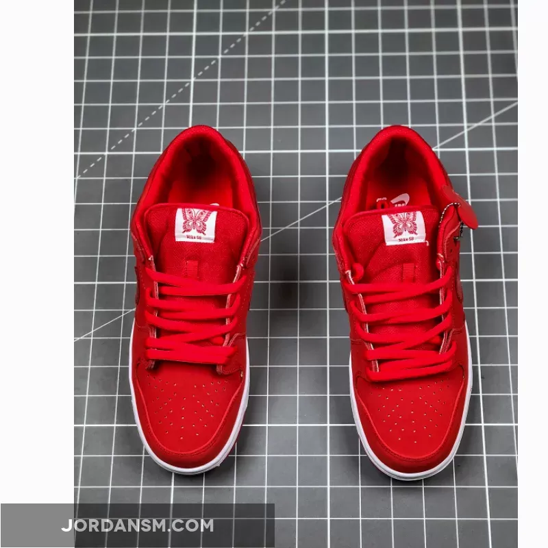 Girls Don't Cry x Nike SB Dunk Low University Red/White / back of nike dunks