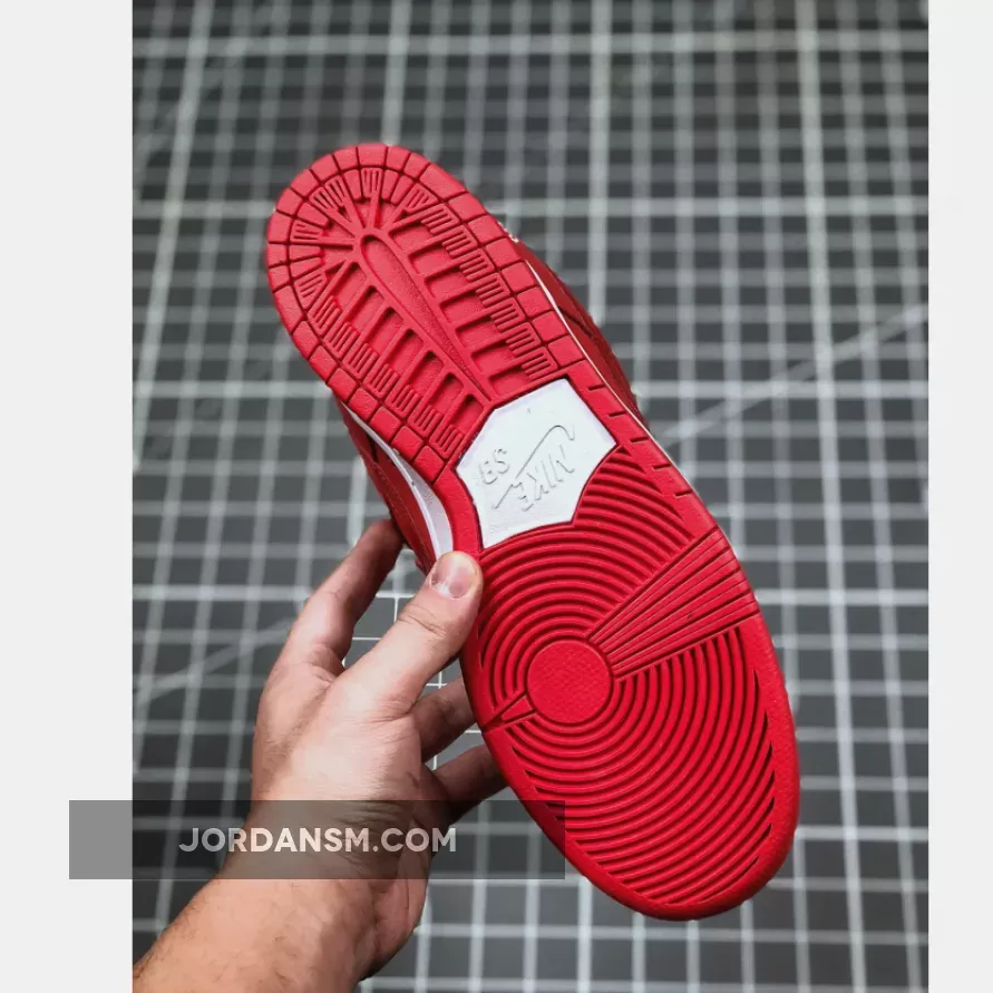 Girls Don't Cry x Nike SB Dunk Low University Red/White / back of nike dunks
