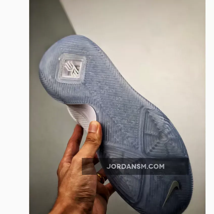 Nike Kyrie 3 White/Chrome 852395-103 / kyrie 3 white chrome