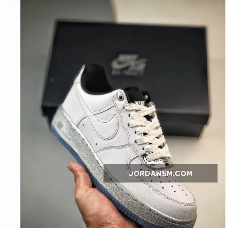 Nike Air Force 1 ’07 SE "White Chrome" DX6764-100